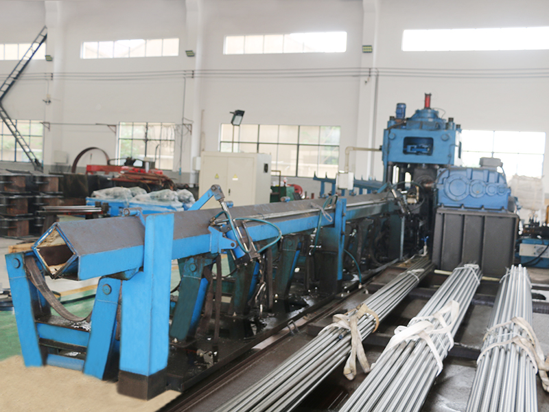 Round steel peeling machine