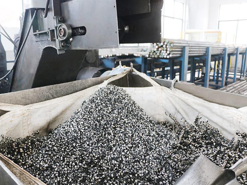 Round steel peeling machine